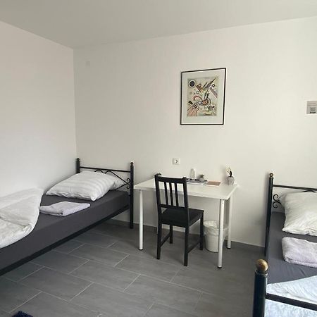 Pension Am Kreisel Kassel Esterno foto