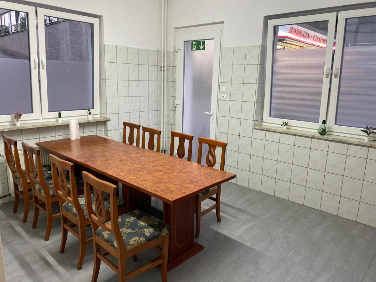 Pension Am Kreisel Kassel Esterno foto