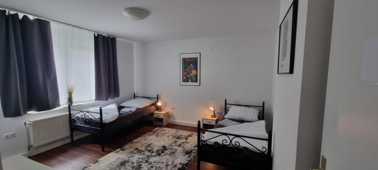 Pension Am Kreisel Kassel Esterno foto