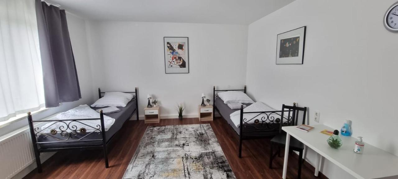 Pension Am Kreisel Kassel Esterno foto