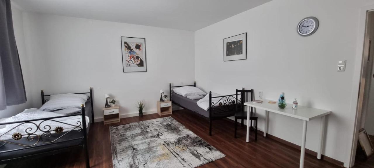 Pension Am Kreisel Kassel Esterno foto
