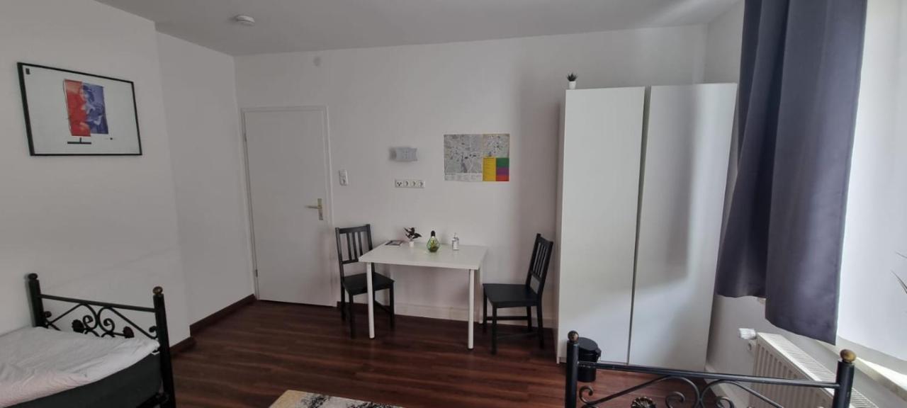 Pension Am Kreisel Kassel Esterno foto