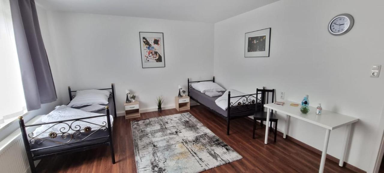 Pension Am Kreisel Kassel Esterno foto