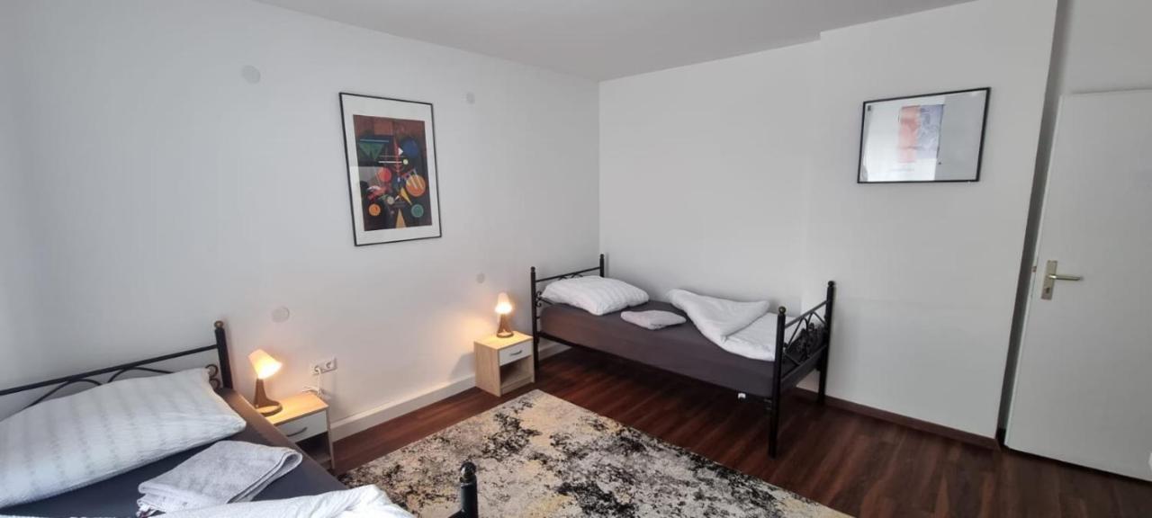 Pension Am Kreisel Kassel Esterno foto