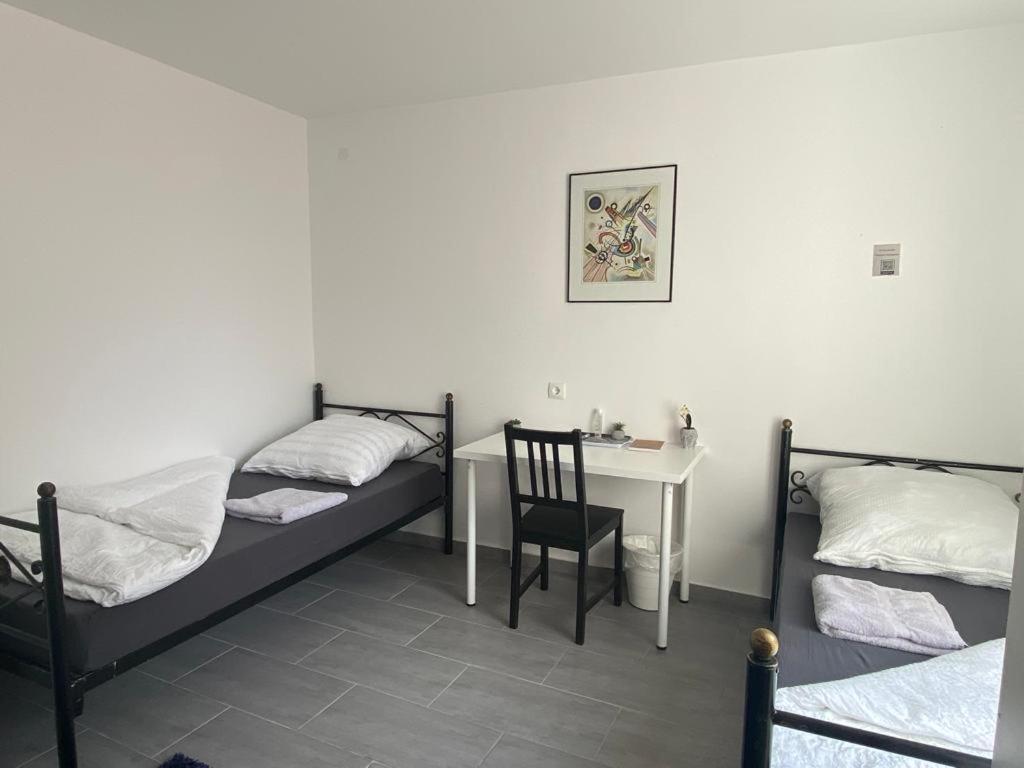 Pension Am Kreisel Kassel Esterno foto